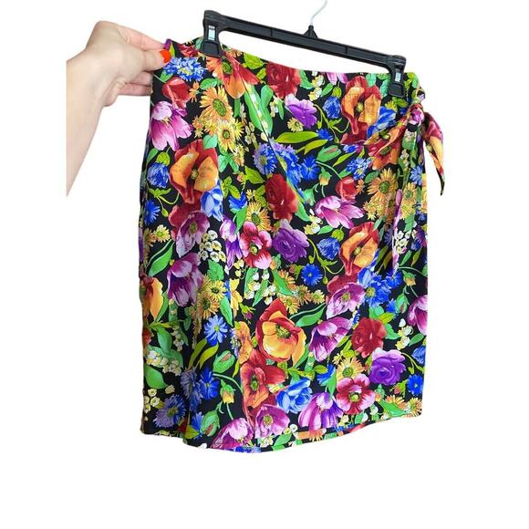 VINTAGE Beautiful Floral Wrap Mini Skirt Silk Medium - Picture 1 of 7